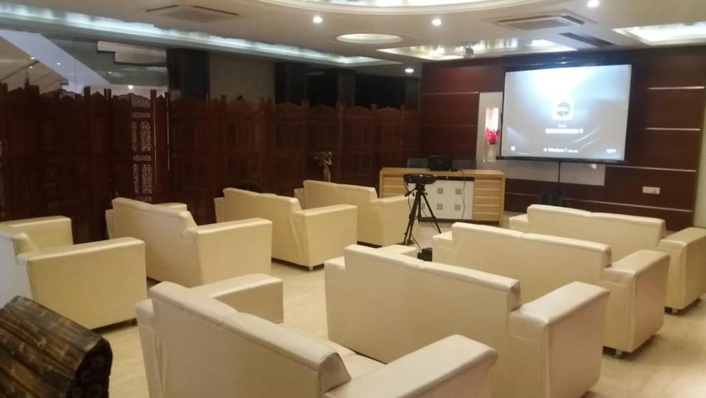 Hotel Yash Inn Mirzāpur Kültér fotó